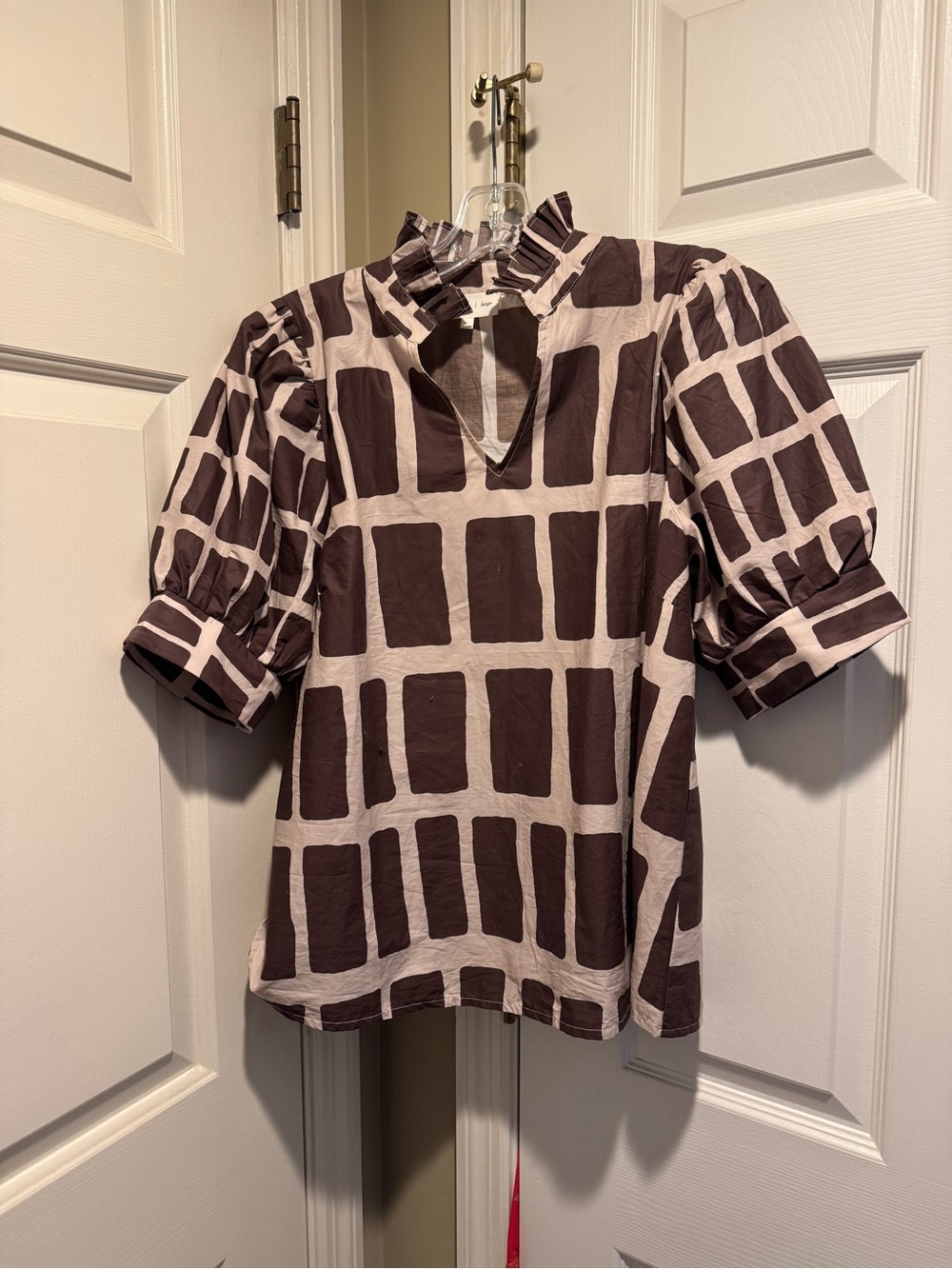 entro Brown and Cream Geometric Puff-Sleeve Blouse